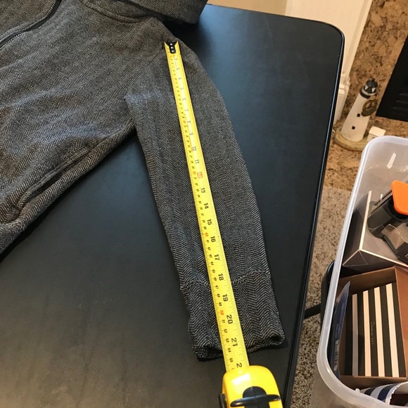 Under Armour Jacket - Picture 8 of 13